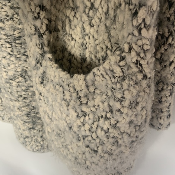 COZY ‘VERTE’ B&W KNITTED CARDIGAN!! - Picture 2 of 5